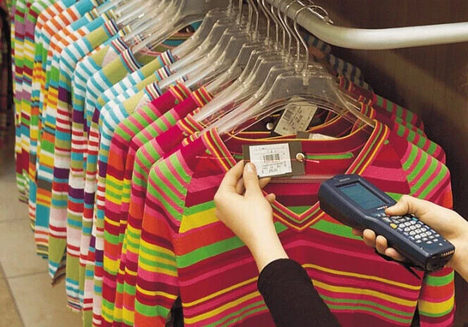 терминал сбора данных в розничном магазине.jpg